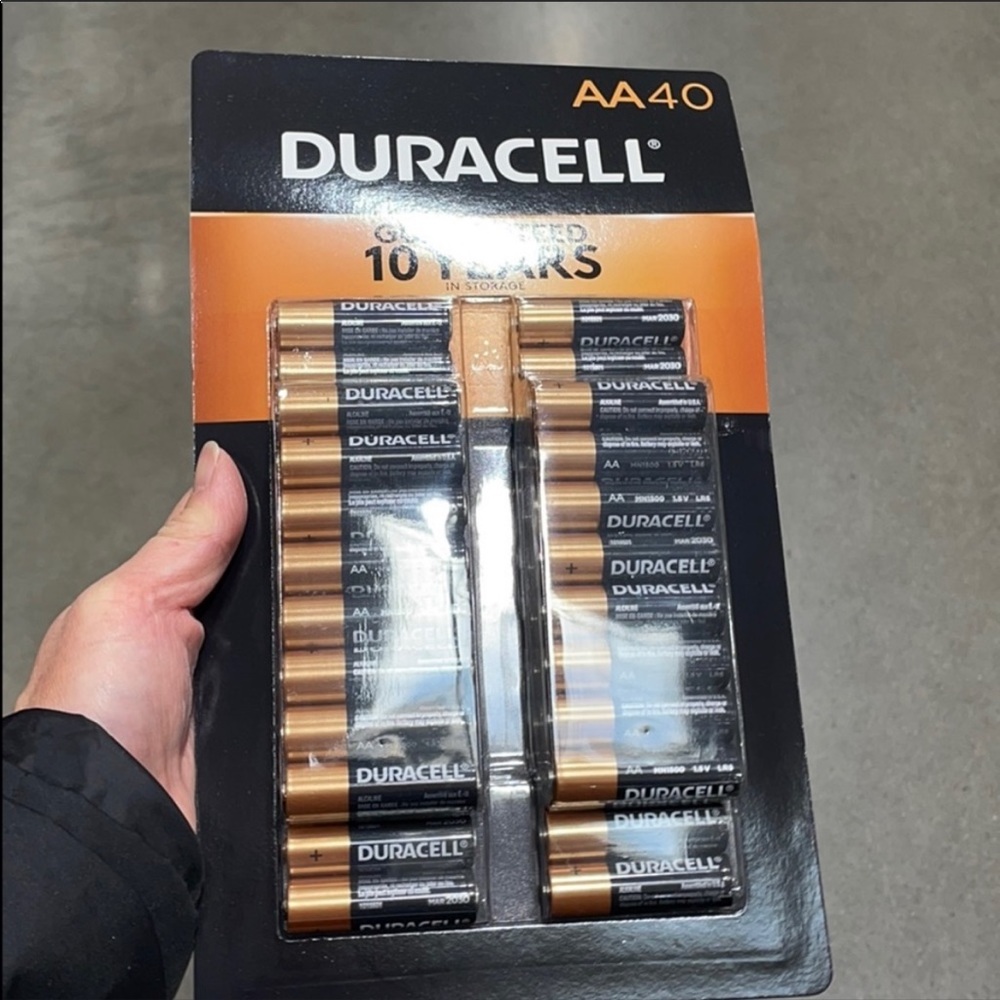 NWT AA40 Duracell batteries